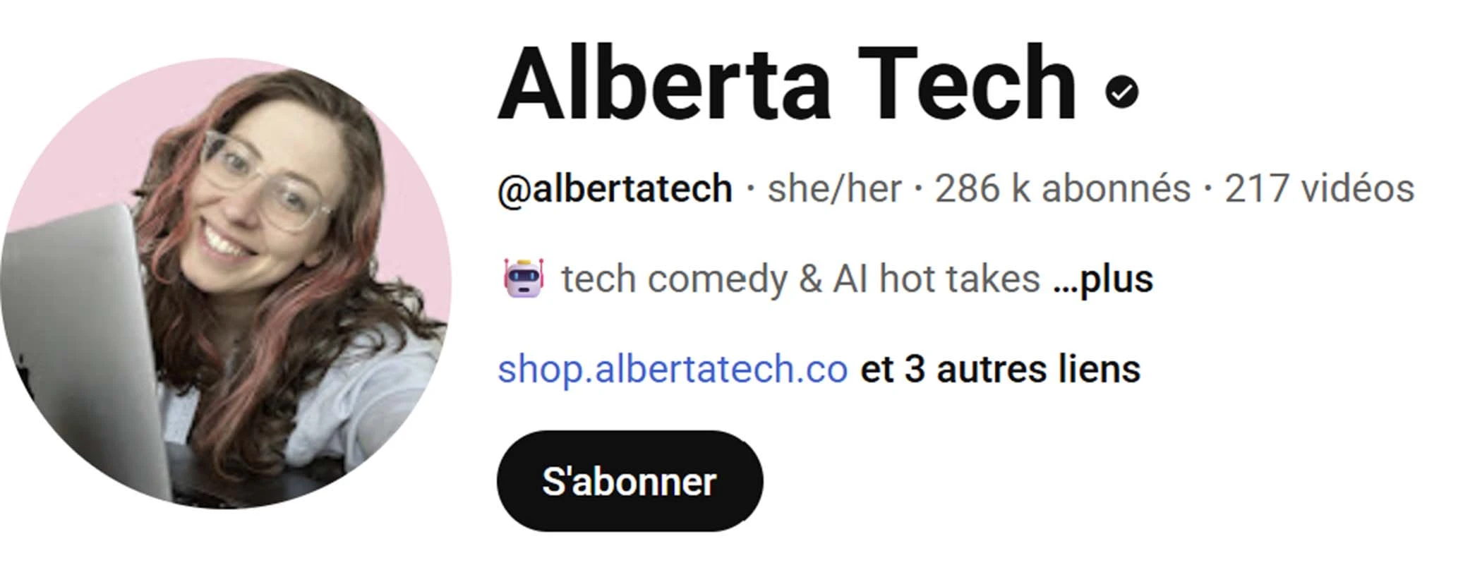 Capture d’écran du profil YouTube d’Alberta Tech, montrant sa photo souriante avec un ordinateur, son pseudo @albertatech, ses pronoms she/her, 286 000 abonnés, 217 vidéos et un lien vers sa boutique.